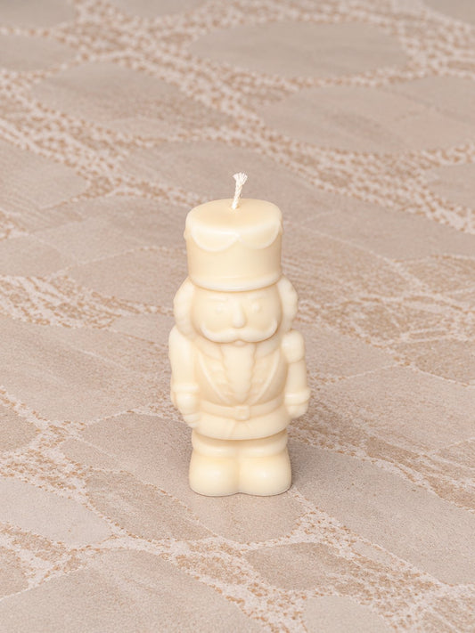Nussknacker Kerze – handgemachte Figurenkerze aus Rapswachs von Loom&Light
